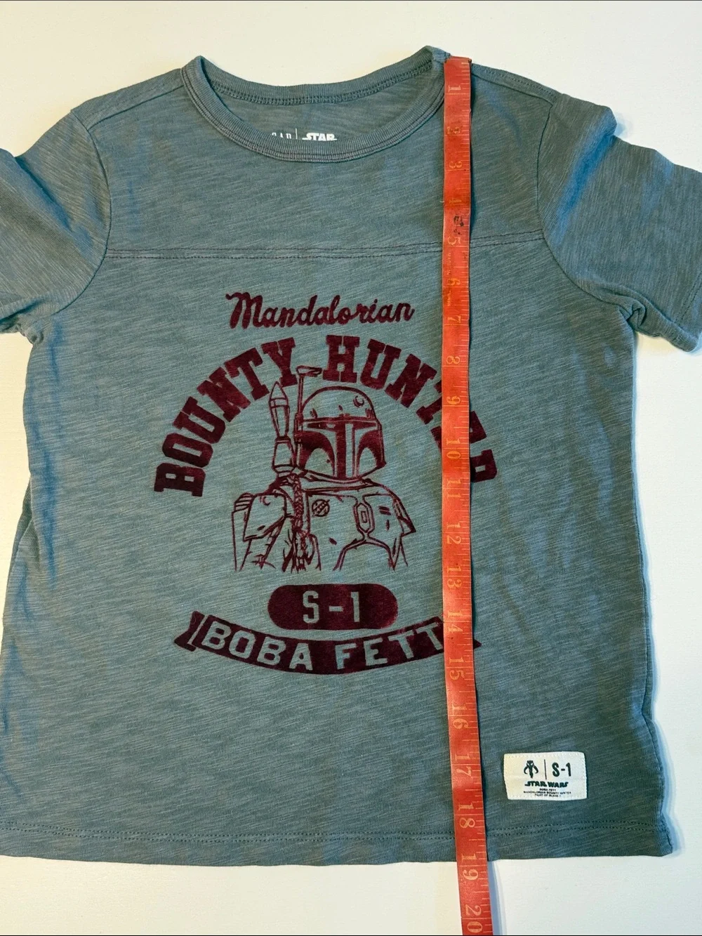 GAP Grey Tee Red Mandalorian Boba Fett Flocked Graphic Boys Girls Sz S 6-7 EUC